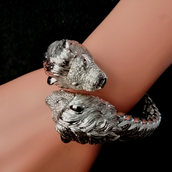 Macy’s Fine Jewelry 925 Silver Cuff Bracelet Hinged Heavy Lion Heads 70 grams - Picture 4 of 8